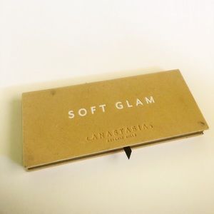 Anastasia Beverly Hills Soft Glam palette